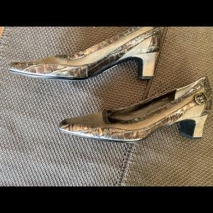 Can Eli ladies’ heels size 6 1/2 (6.5) brown/copper beautiful- new without box